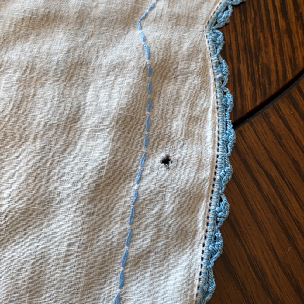 Vintage handmade table runner - Picture 3 of 8